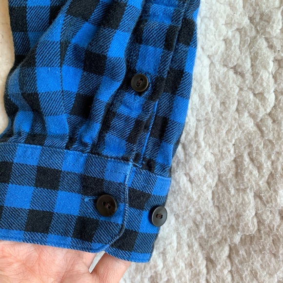 Black-Blue Buffalo Plaid Uniqlo Button Up Flannel - Picture 11 of 12